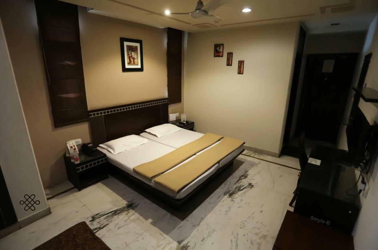 Smyle Inn - Best Value Hotel Near New Delhi Station Exterior foto